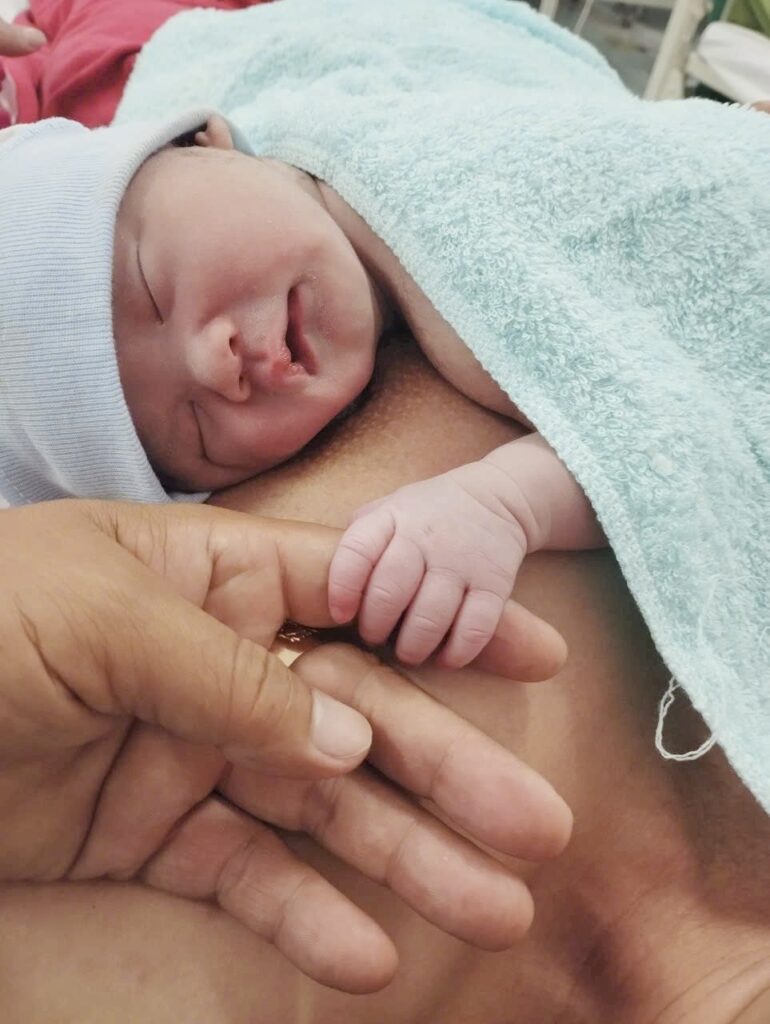 Em bé IVF